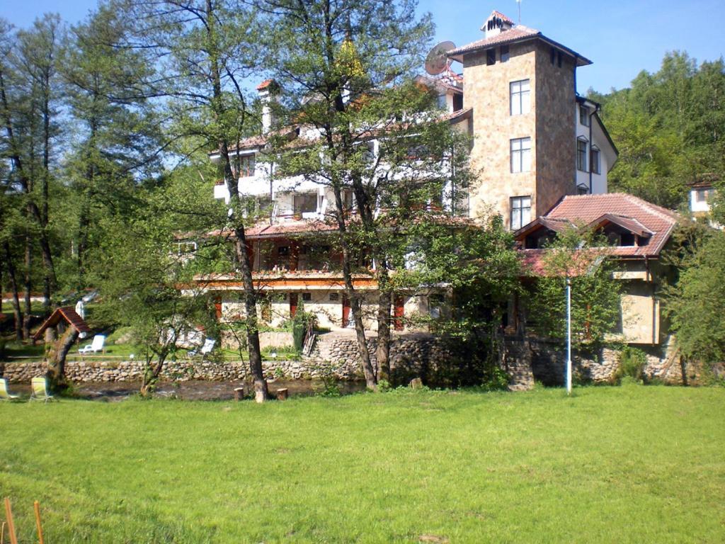 Hotel Paradise Place Kalofer Extérieur photo