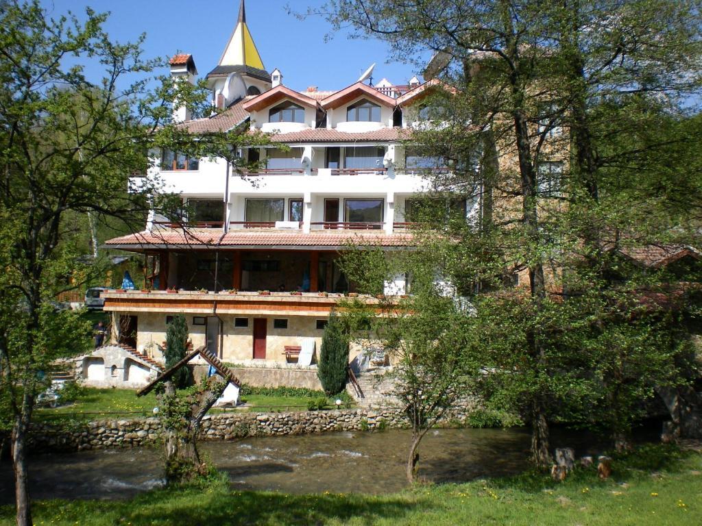 Hotel Paradise Place Kalofer Extérieur photo